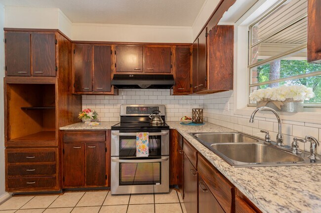 Building Photo - Newly Renovated 3/1.5 Home in East Columbus