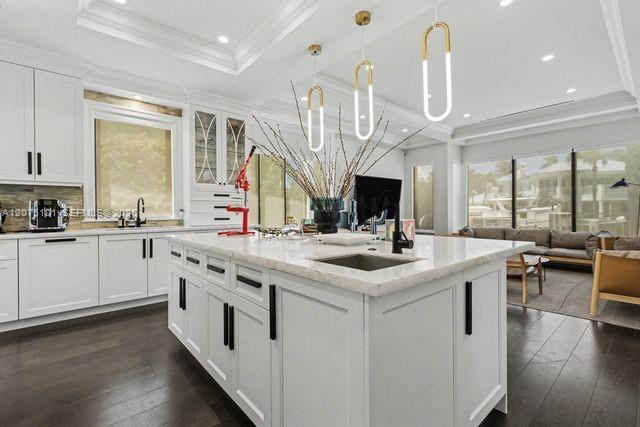 Building Photo - 2627 Castilla Isle