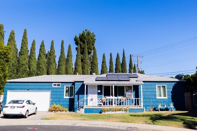 Primary Photo - Private oasis in Oak Park