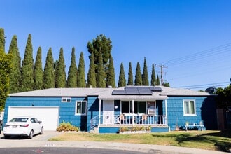 Building Photo - Private oasis in Oak Park