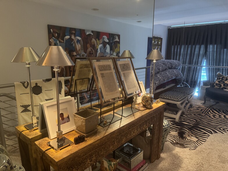 Building Photo - 1050 Brickell Ave