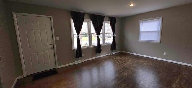 Building Photo - 3 Bedrooms 2 Baths! South Springfield!  $1250  BBBBBBeautiful!!!