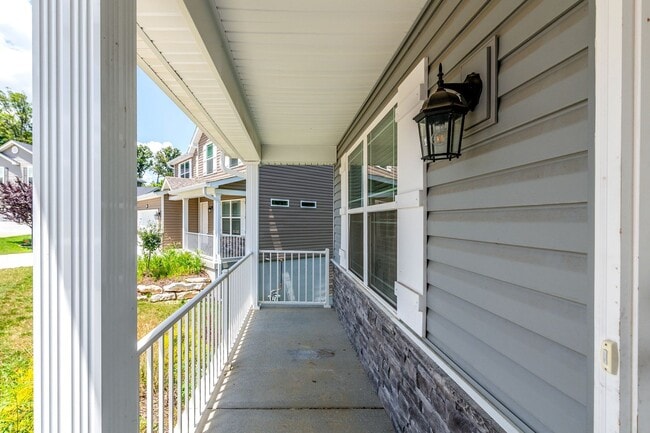 Building Photo - Beautifully Custom Crafted 2-Story Home 3 ...