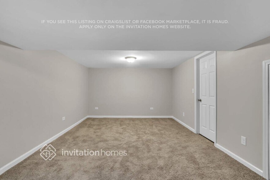 Building Photo - 2875 Laurel Ln