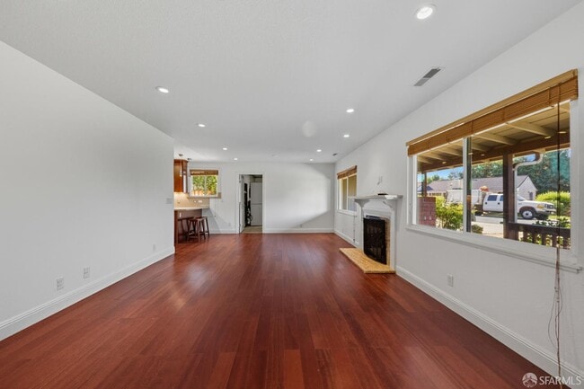 Building Photo - 2061 Ahneita Dr
