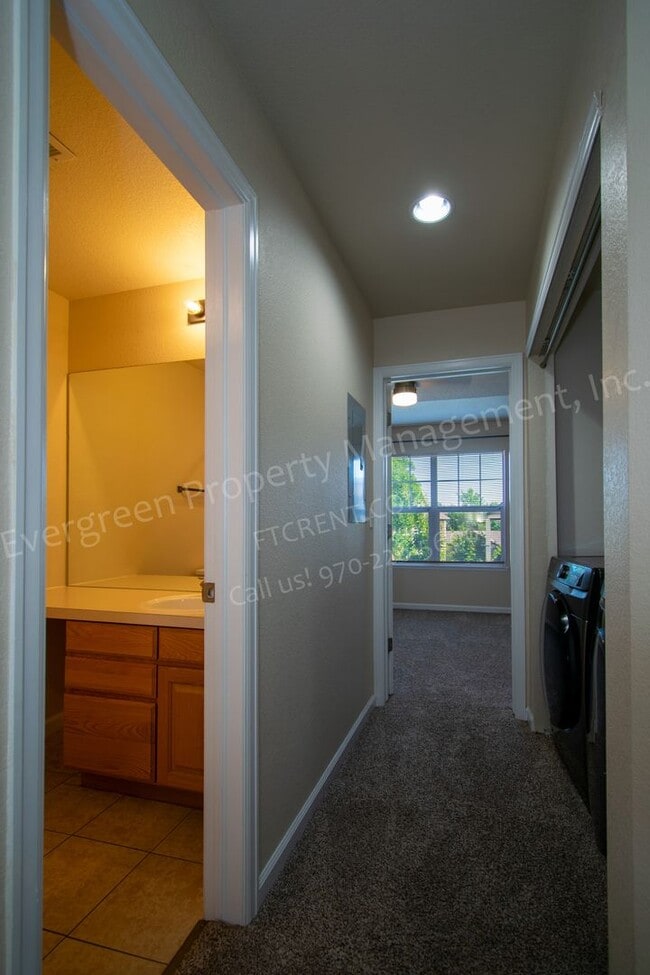Building Photo - 5225 White Willow Dr