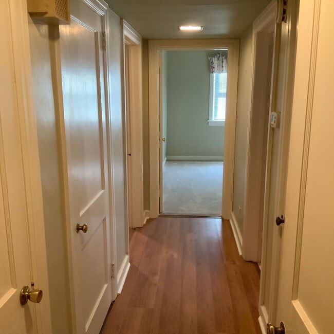 Building Photo - 200 Sunset Dr