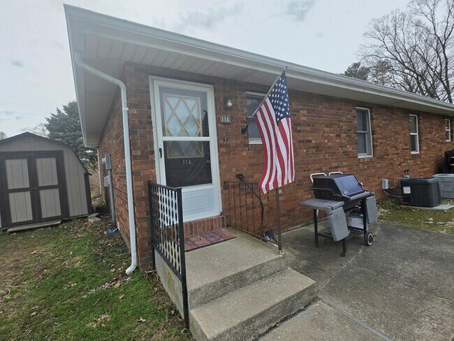 Building Photo - 601 Rizek Dr