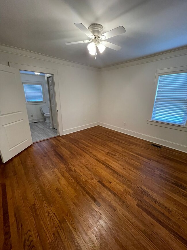 Building Photo - Renovated 3 Bedroom House in Pendleton Wal...