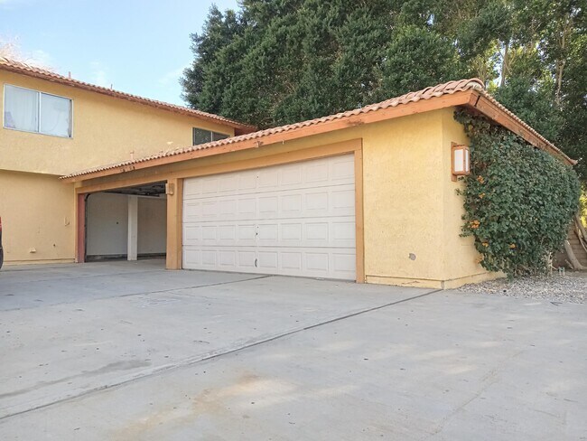 Building Photo - 33662 Whispering Palms Trail