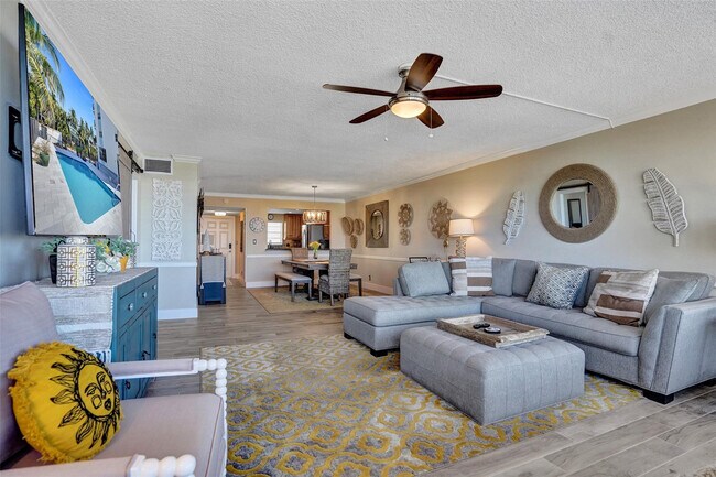 Building Photo - 3051 NE 48th St