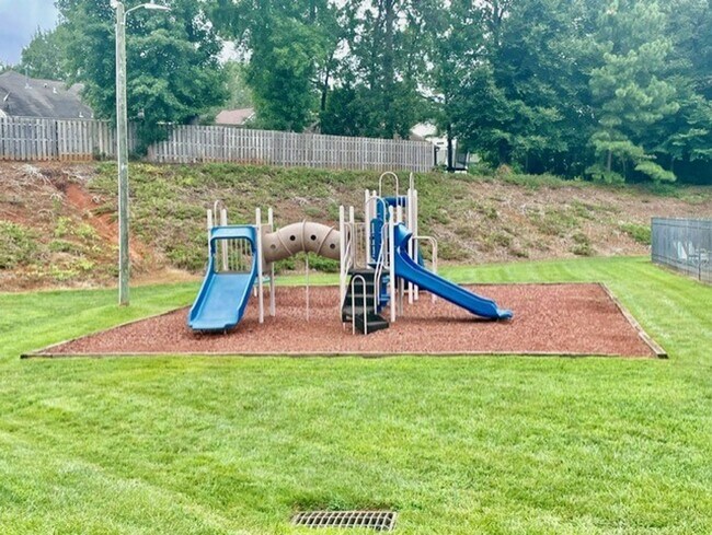 Building Photo - Must see this Adorable 3 bedroom 2 bath 2 garage home . Located in the Reedy Creek Plantation