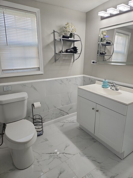 1st Bath Ground floor - 2605 Avenue Q