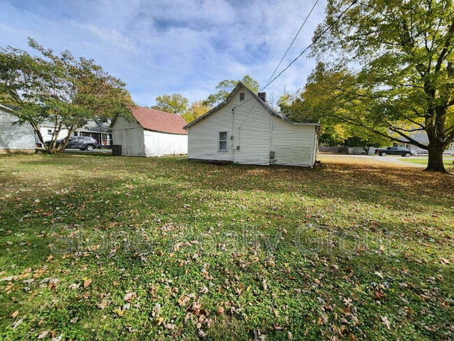 Building Photo - 706 N Erie St