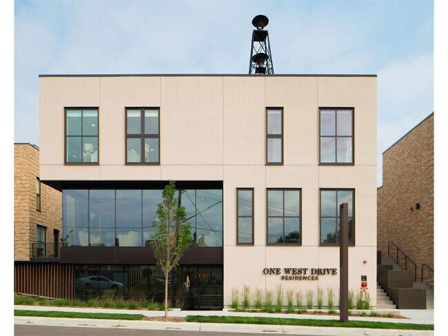 Building Photo - 12 West Dr