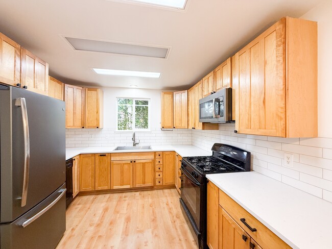 Building Photo - 5521 Brooklyn Ave NE