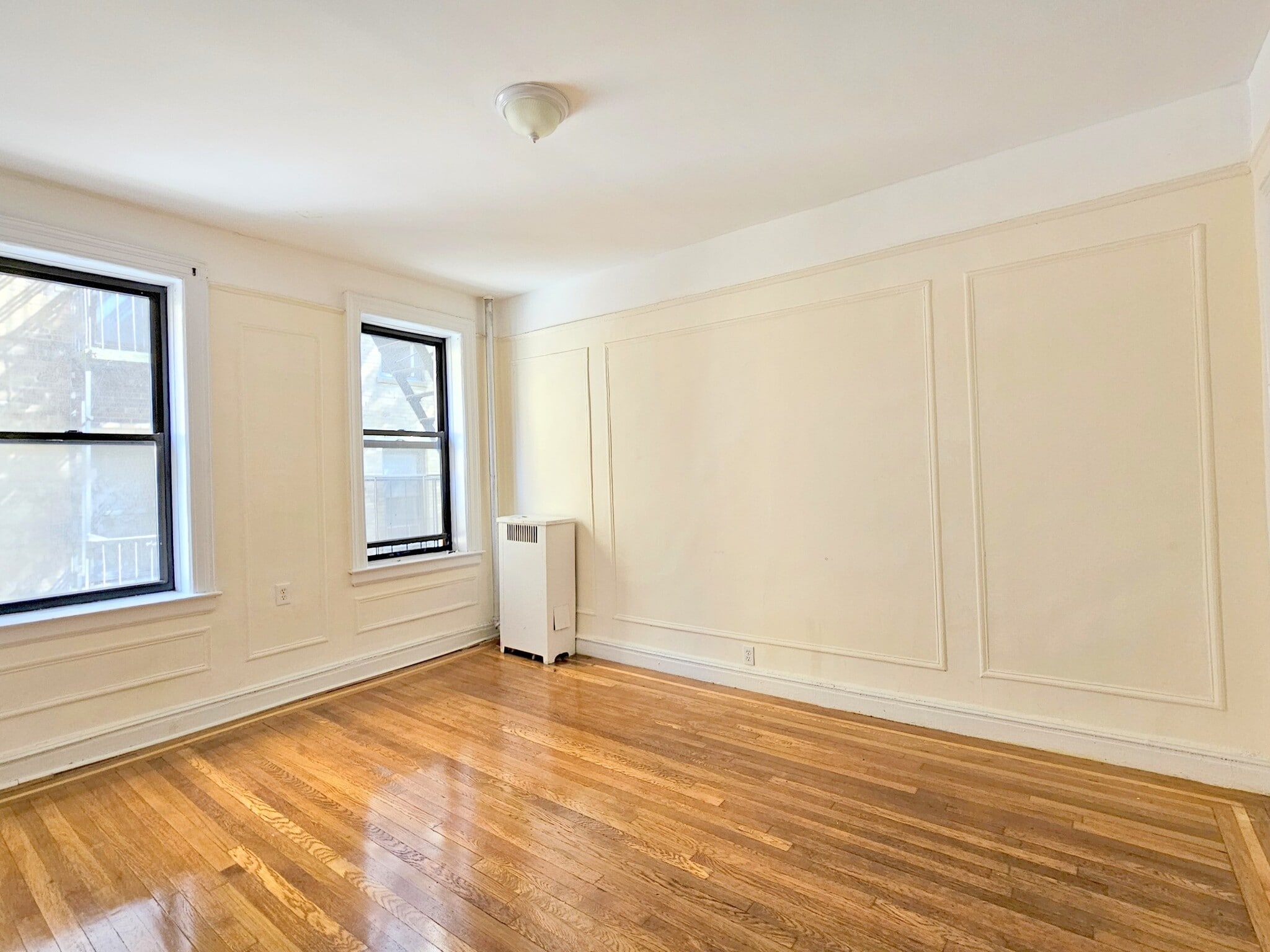 Building Photo - 850 W 176th St