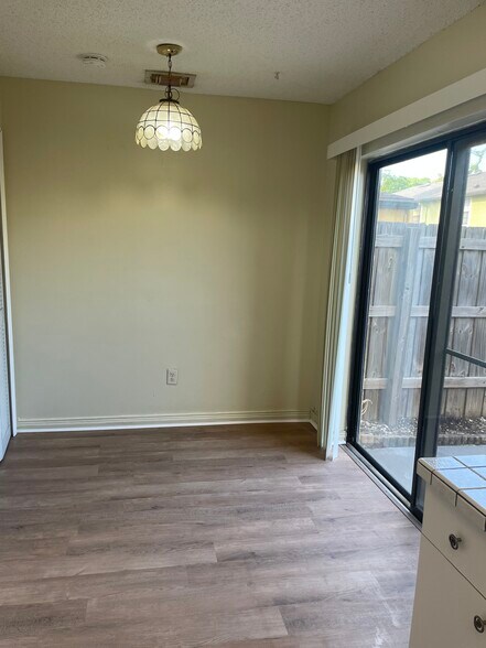 Building Photo - 3373 Cedar Springs Pl