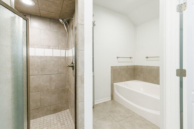 Building Photo - 208 Berkshire Ave