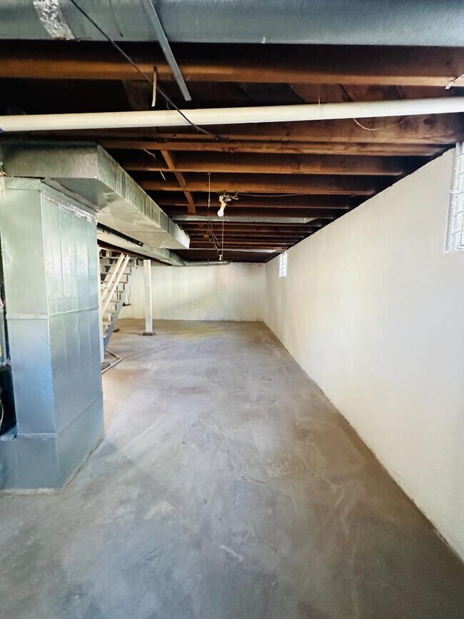 Building Photo - 4551 Lister Ave