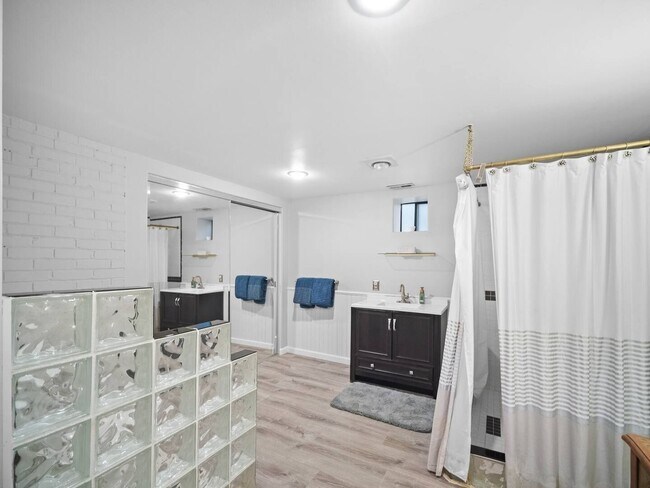 Building Photo - Charming 3-Bedroom Home in Downtown Spokane