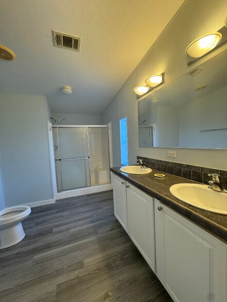 Building Photo - 1005 Waterway Dr