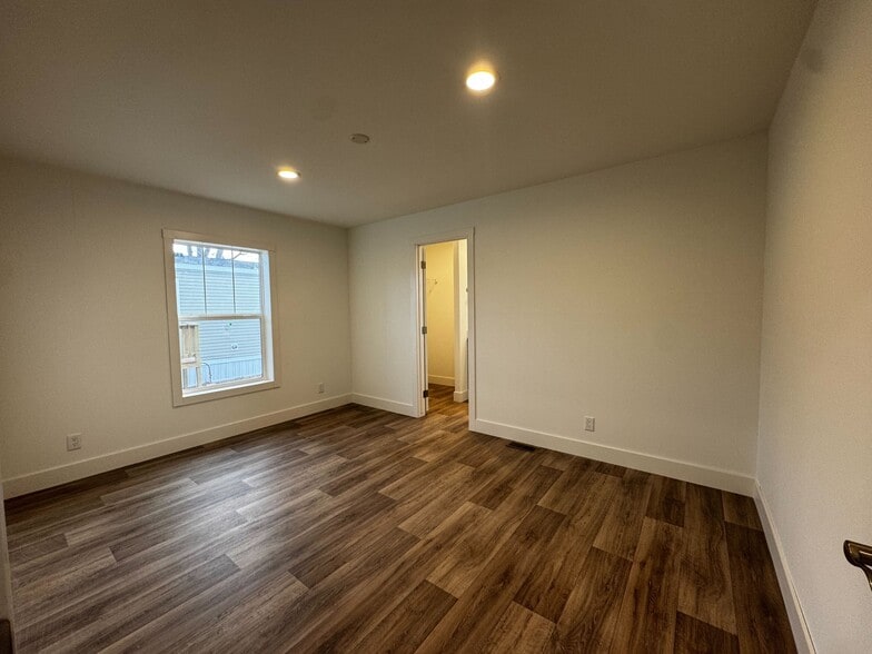 Building Photo - 3510 N 9th St