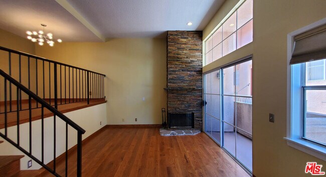 Building Photo - 7320 Balboa Blvd