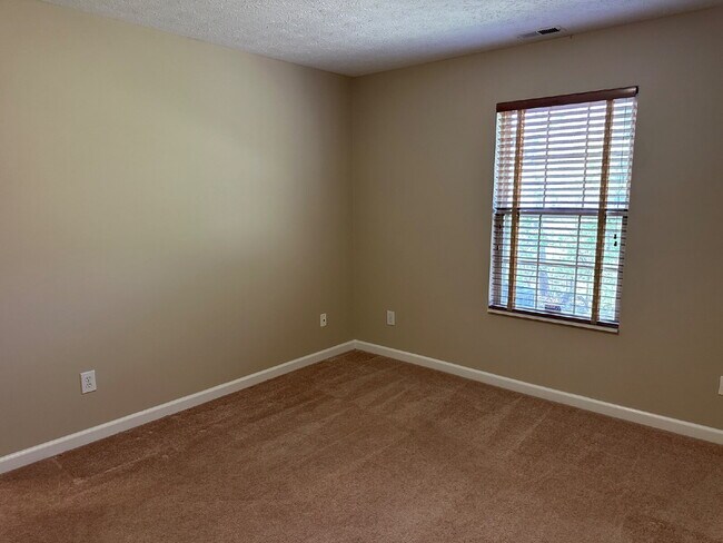 Building Photo - Well-Maintained Condo with 2 Bonus Rooms & Attached 2-Car Garage