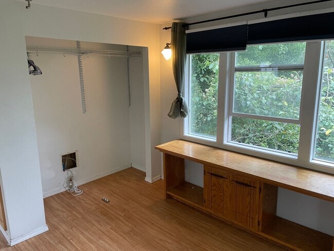 Building Photo - West Seattle - Cute Pigeon Point Open 1 Be...