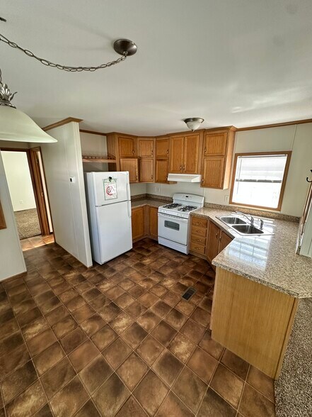 Primary Photo - 13 Clayton Dr