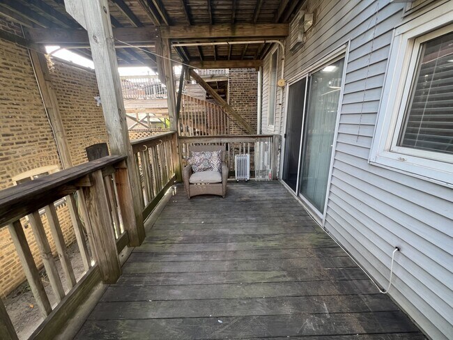 Building Photo - 3545 N Sheffield Ave