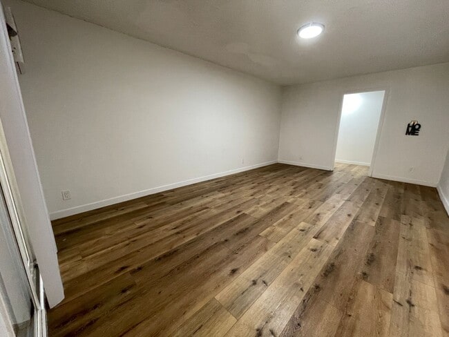Interior Photo - 20353 Saticoy St