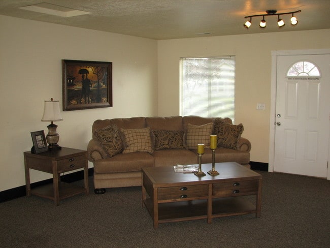 Building Photo - Pinehurst Townhomes