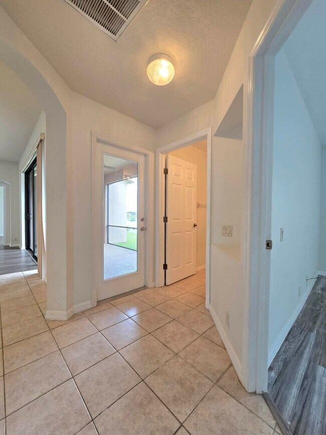 Building Photo - Waterfront home for RENT! 4 bed/2.5 bath