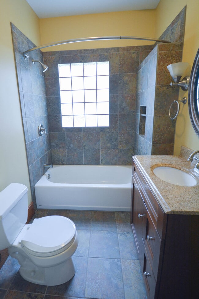 Building Photo - Kutzky Park Home w/Master Suite