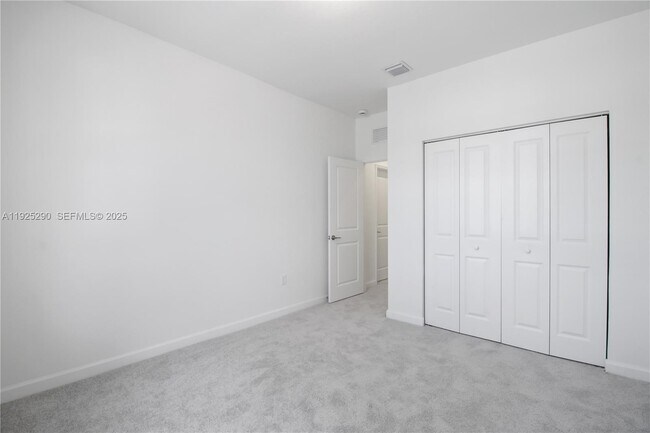 Building Photo - 2747 SE 25th Ave