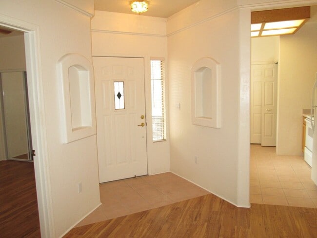 Building Photo - Unfurnished - 1 Year Rental