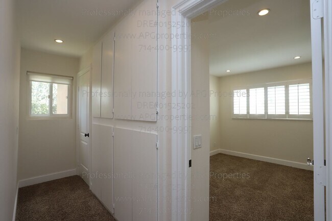 Building Photo - 25502 McIntyre St