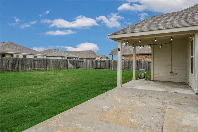 Building Photo - 201 Pearland St