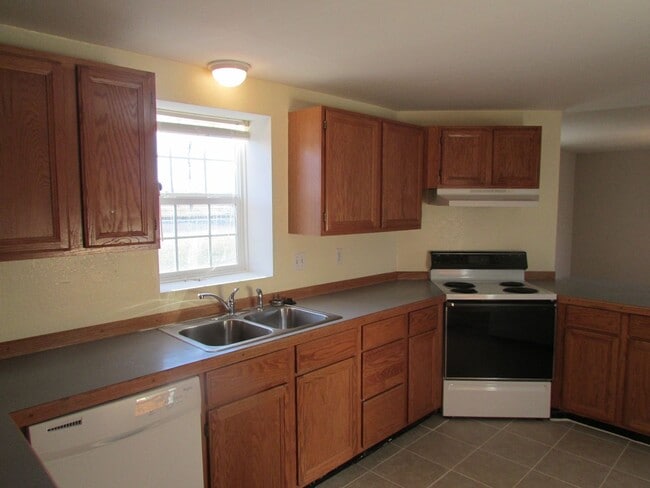 Building Photo - 510 S Circle Dr