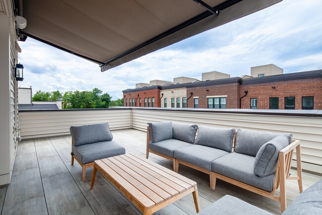 Building Photo - 1770 Violet Ridge Pl