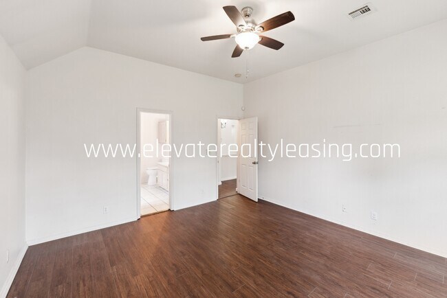 Building Photo - 1305 W Quincy St