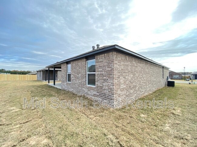 Building Photo - 84 Kelton Ln