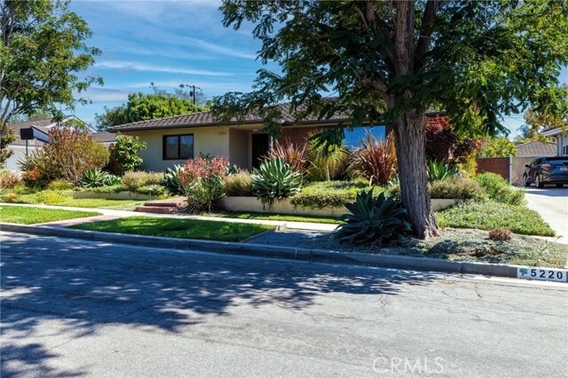 Building Photo - 5220 E Los Flores St