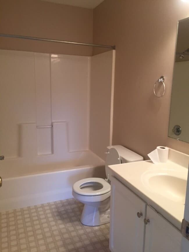 Building Photo - 3 bedroom, 2 1/2 bath townhome.