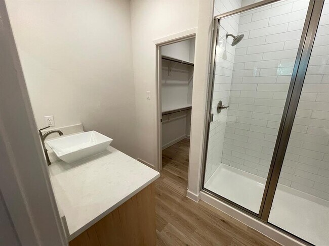 Building Photo - 2517 Appian Way