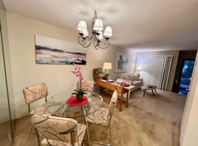 Building Photo - 685 N Ashurst Ct