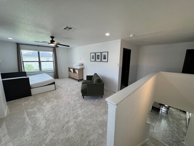 Building Photo - 191 Mistletoe Ln