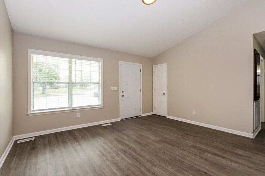 Building Photo - 425 Jonesboro Ct